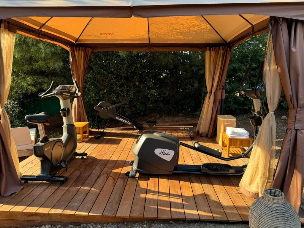 a gym with two exercise equipment in a tent at Hôtel L'Escalet in Ramatuelle