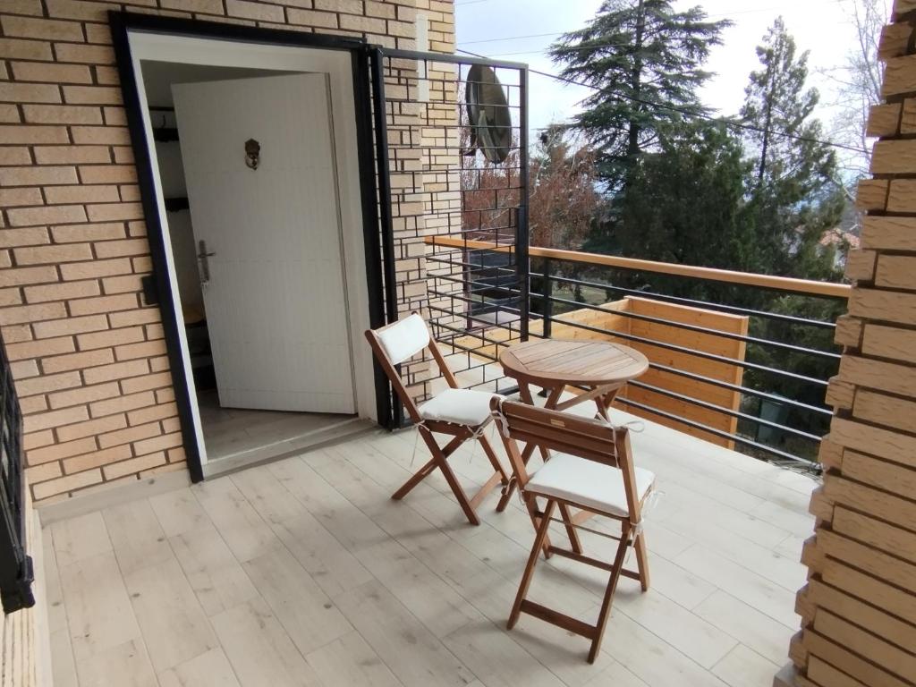 Balkón nebo terasa v ubytování Kosmaj Apartmani Košutica - Marija i Ksenija