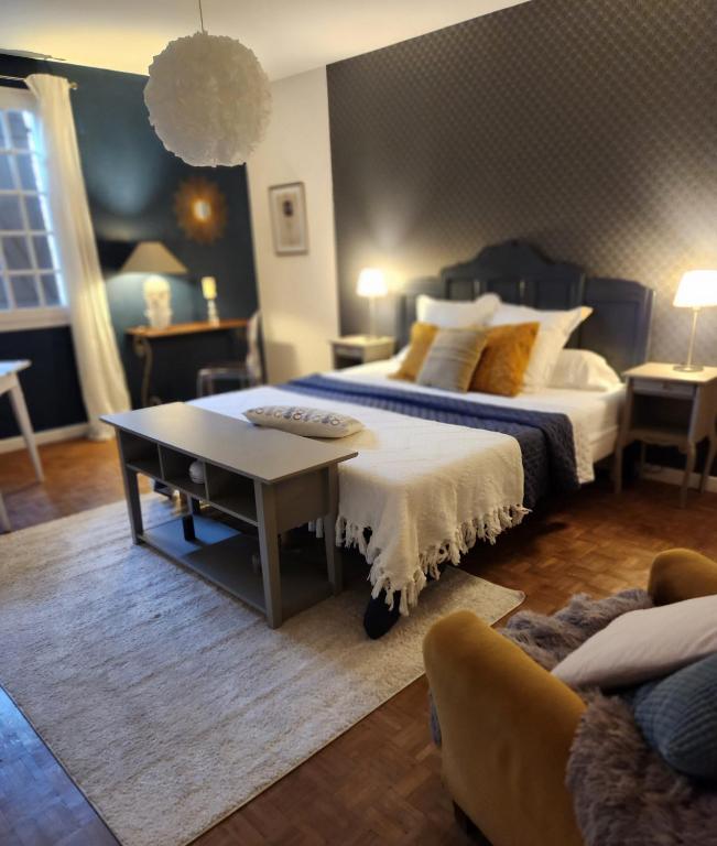 Postel nebo postele na pokoji v ubytování Chambres d'hotes Le Bernes