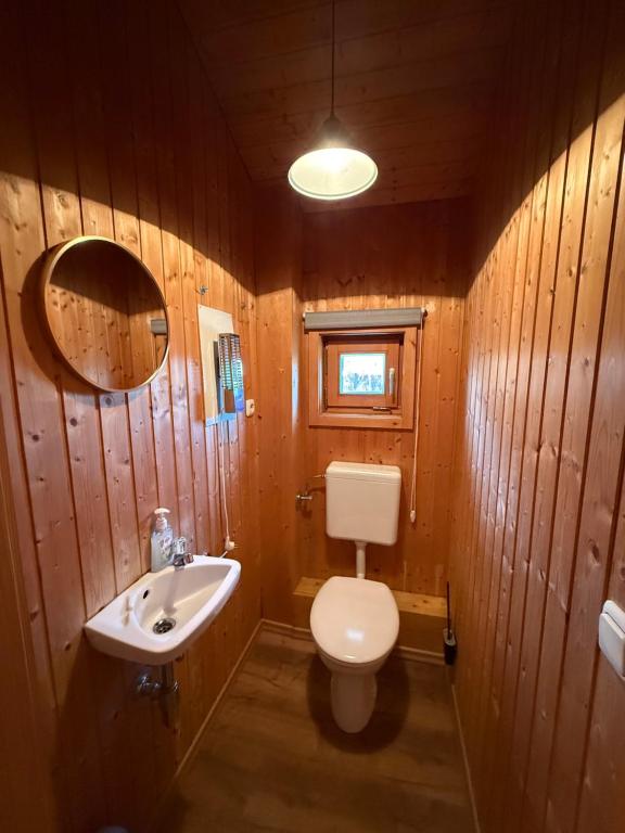 Ferienhäuschen 200 m vom See, mit eigenem Garten, Urlaub mit Hund in der Natur - Casa Vacanze