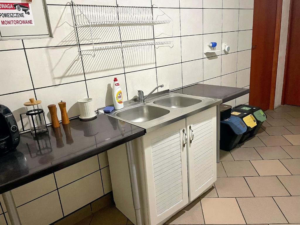 Kuchyň nebo kuchyňský kout v ubytování Kaszuby, agroturystyka z alpakami- pokój z łazienką