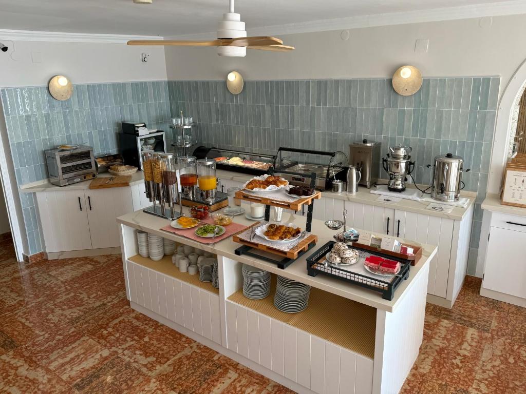 a kitchen with a buffet of food on a counter at Hotel Paraíso Del Mar in Nerja