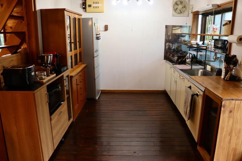 Kuchyň nebo kuchyňský kout v ubytování 島宿屋久島