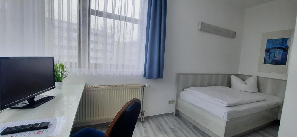 Postel nebo postele na pokoji v ubytování Central-Hotel Tegel