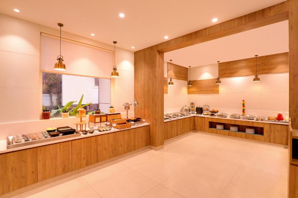 Kuchyň nebo kuchyňský kout v ubytování Keys Prima by Lemon Tree Hotels, Katti-Ma, Chennai