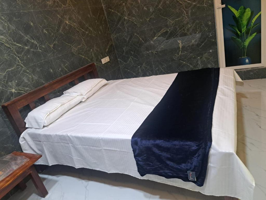 Postel nebo postele na pokoji v ubytování Karthik Residency Thiruvannamalai