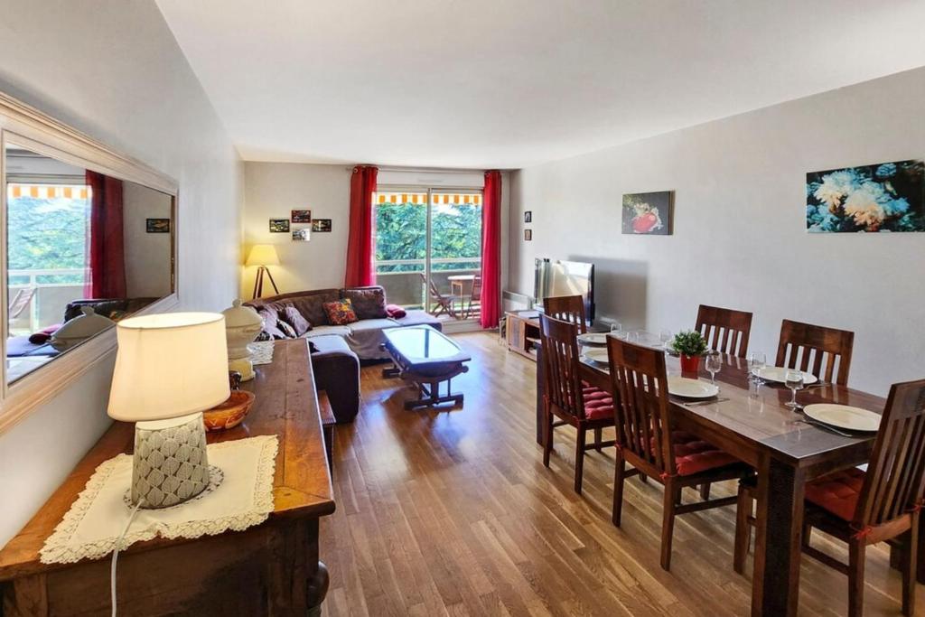 a living room with a table and a dining room at Terrace Caluire in Caluire-et-Cuire