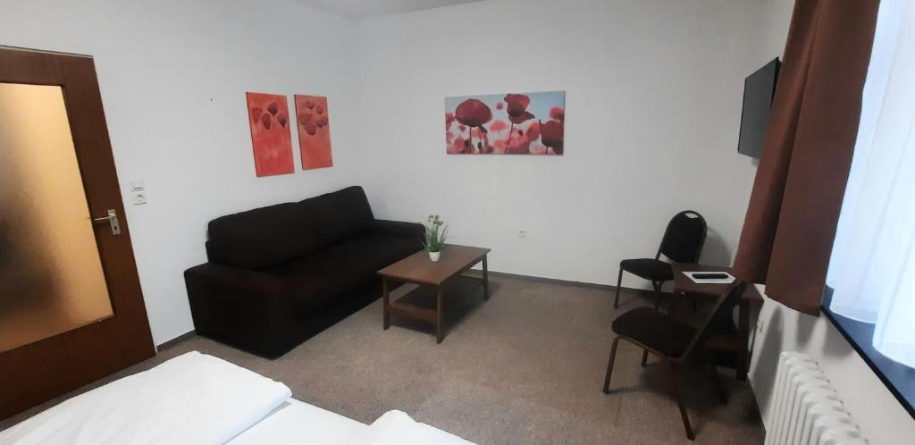 TV a/nebo společenská místnost v ubytování Central-Hotel Tegel