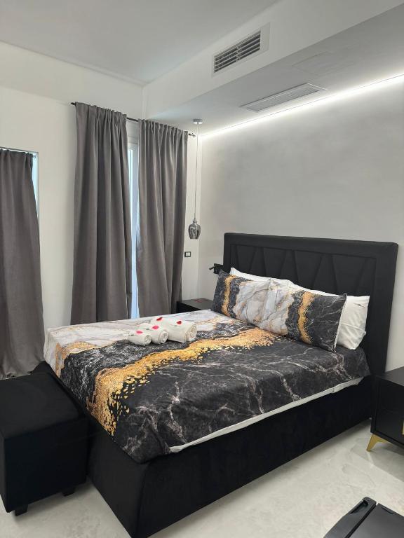 Postel nebo postele na pokoji v ubytování Nuance Suite & Rooms