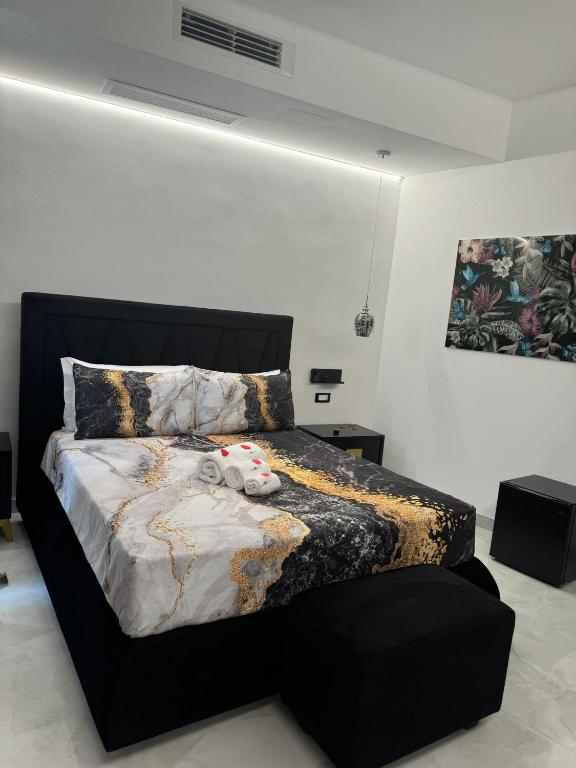 Postel nebo postele na pokoji v ubytování Nuance Suite & Rooms
