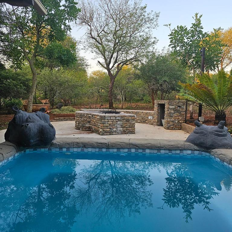Eye of Kruger - Spacious holiday home with splash pool and boma - Housity