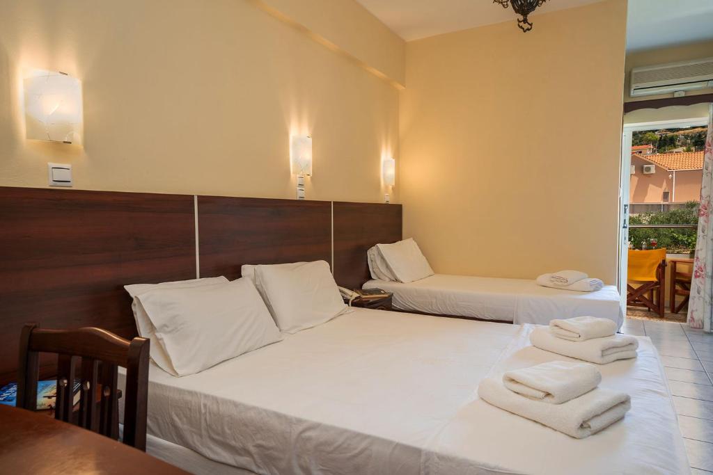 Postel nebo postele na pokoji v ubytování Lorenzo Hotel