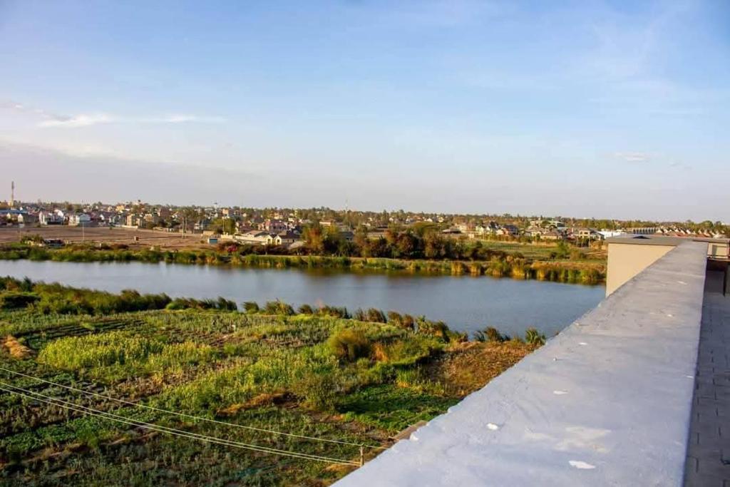 Výhled na řeku, která protéká v blízkosti apartmánu