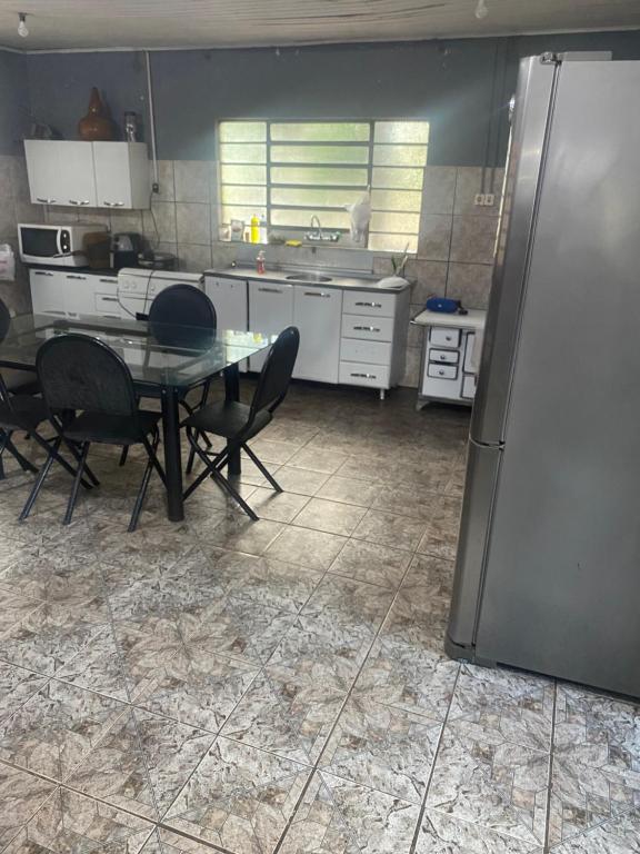 Dapur atau dapur kecil di Casa para expodireto 4 quartos