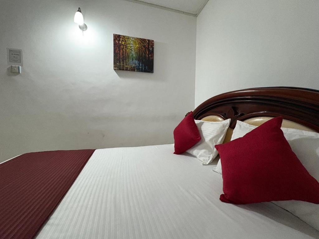 Postel nebo postele na pokoji v ubytování Dee Ella Hotel