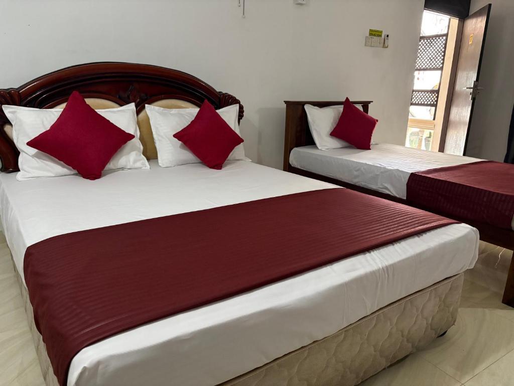 Postel nebo postele na pokoji v ubytování Dee Ella Hotel