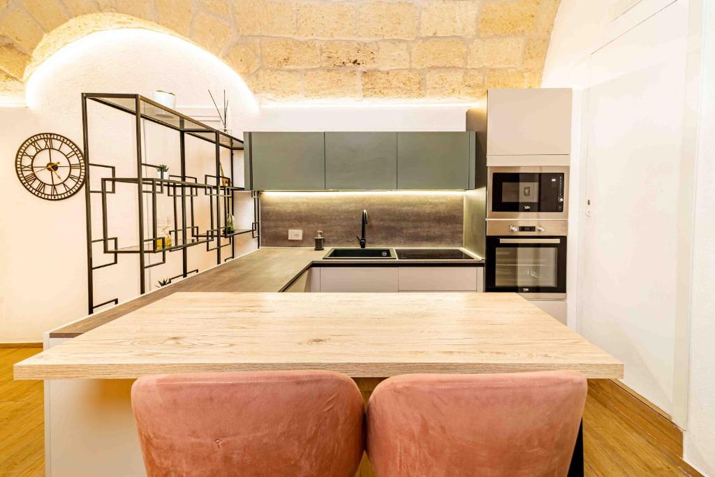 A kitchen or kitchenette at Il Melograno - Suite Deluxe
