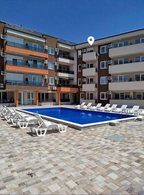 Het zwembad bij of vlak bij Apartman Anna Srebrno jezero