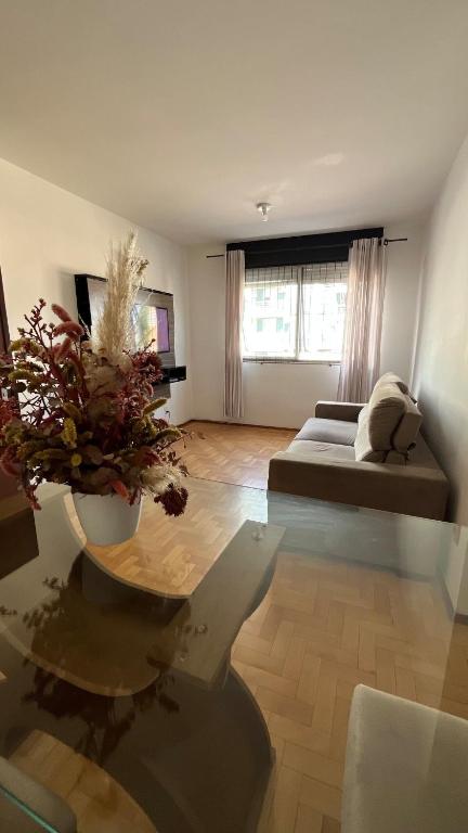 a large living room with a couch and a table at 101- Apartamento 2 quartos próximo UFN, com vaga de garagem in Santa Maria