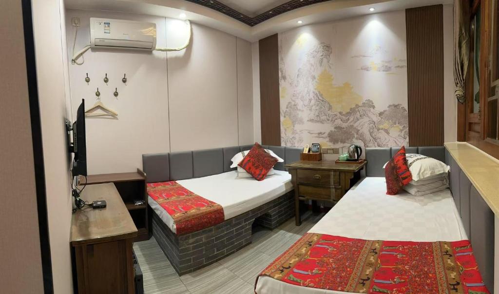 Postel nebo postele na pokoji v ubytování Pingyao HongJingYuanGuesthouse