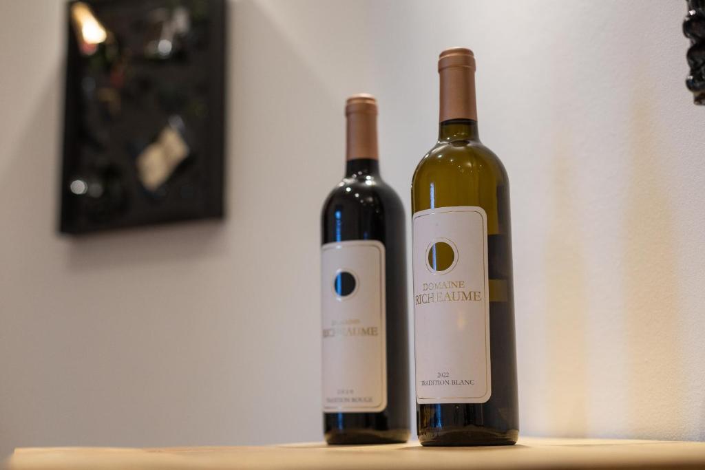 two bottles of wine sitting on a table at Mokka Suite Design in Neumünster in Neumünster