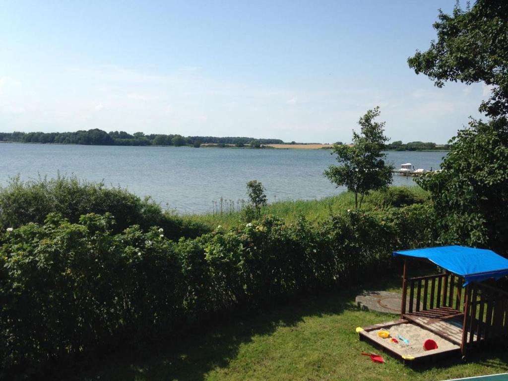a picnic table with a view of a lake at Ferienhaus Traumblick mit Meerblick in Maasholm-Bad