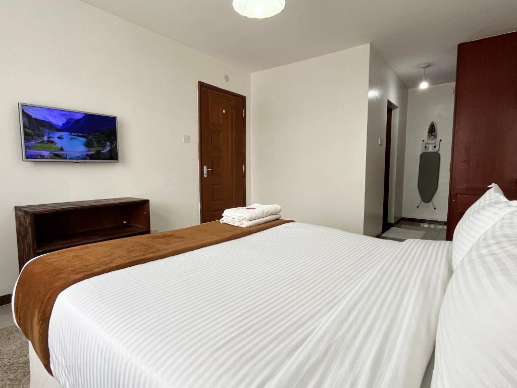 Postel nebo postele na pokoji v ubytování Milimani Suites With Pool, GYM, Secure Parking