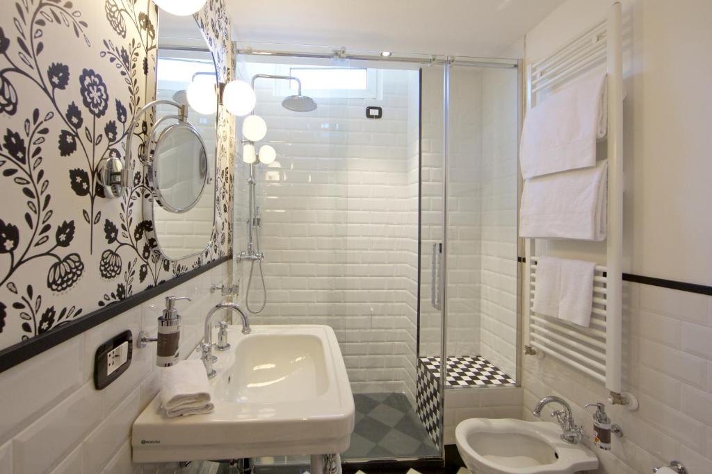 Duca D'Aosta Hotel - 4