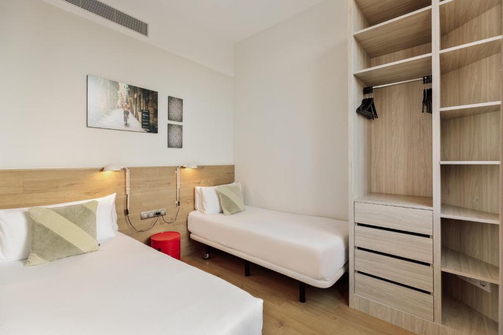 A bed or beds in a room at Ola Living Boqueria