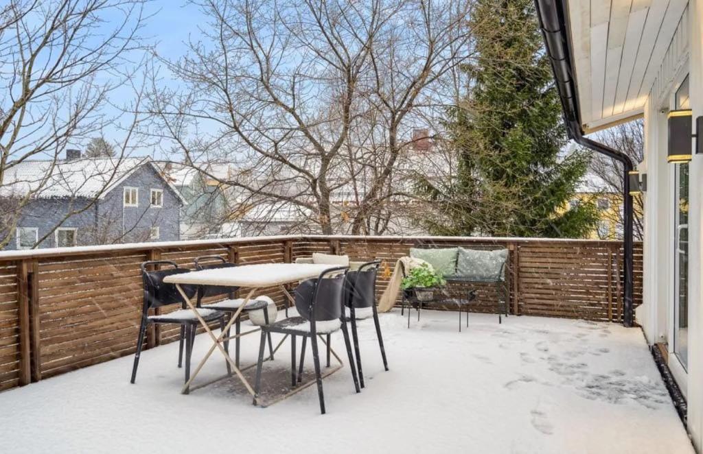Un balcón o terraza en Serene Home