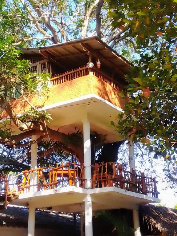 Balkón nebo terasa v ubytování Mango Tree Hotel & Restaurant