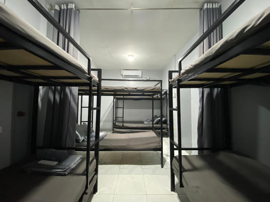 Can accommodate up to 10 guest near Virac Airport - One-Bedroom House