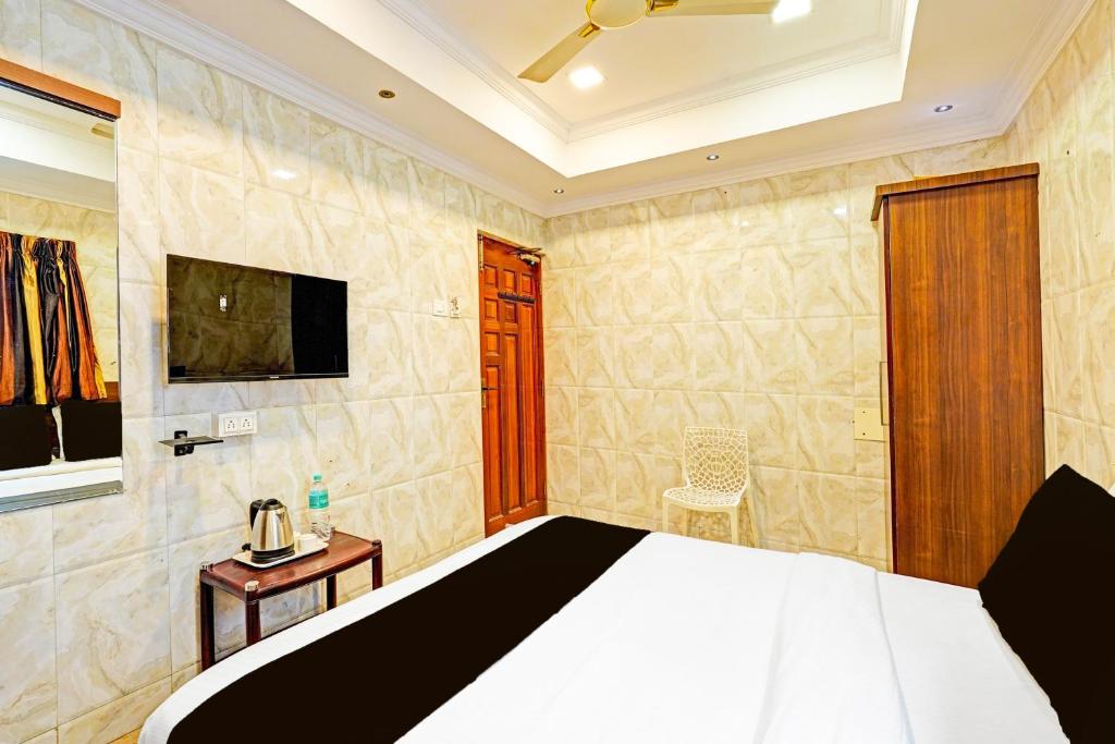 TV a/nebo společenská místnost v ubytování Super Hotel O Triplicane formerly Park Royal