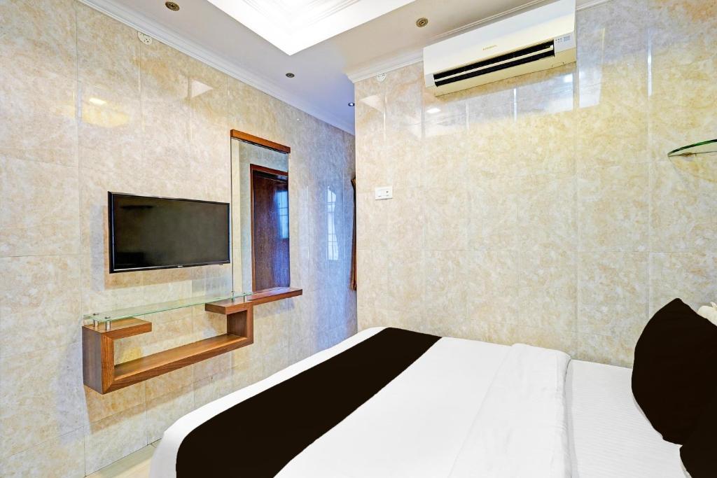 TV a/nebo společenská místnost v ubytování Super Hotel O Triplicane formerly Park Royal