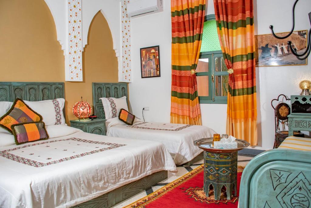 Postel nebo postele na pokoji v ubytování Le Petit Riad Maison d'hôtes