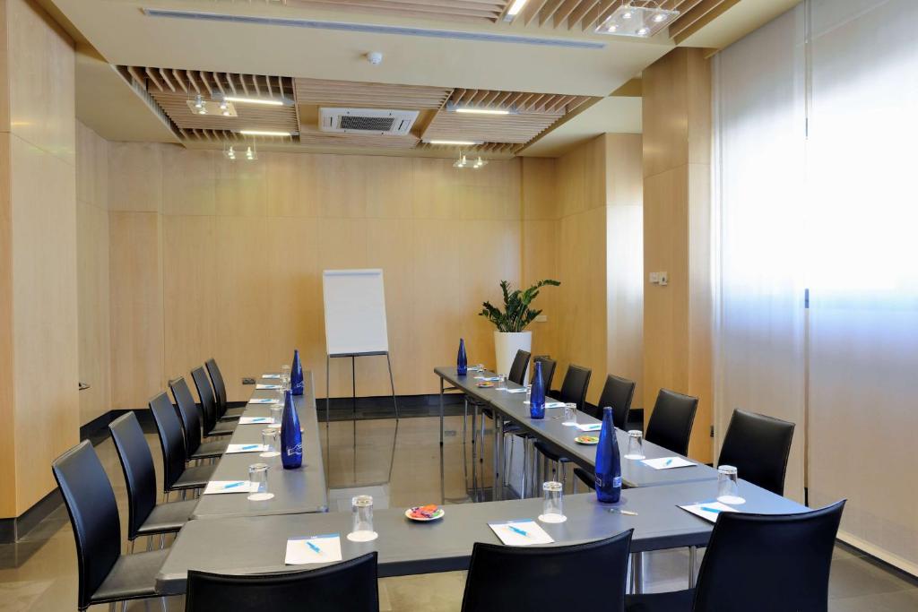 Zona business o sala de conferencias en NH Madrid Las Tablas