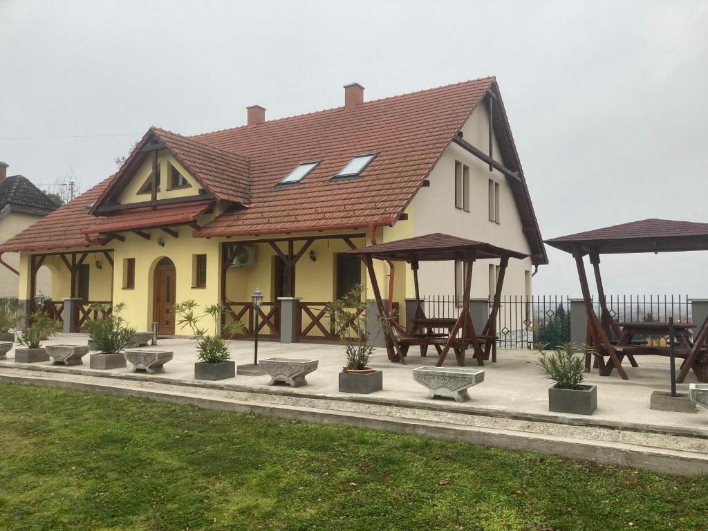 Budova, v ktorej sa penzión nachádza