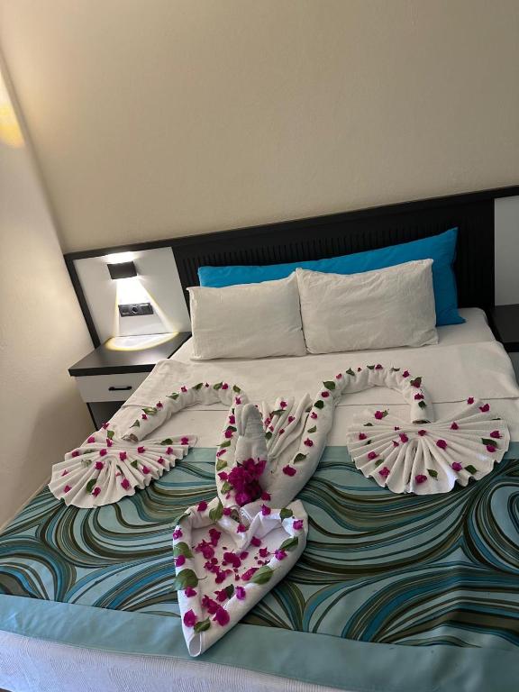 Postel nebo postele na pokoji v ubytování MERYAM SÜİT DELUXE