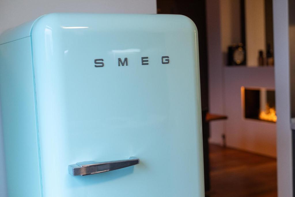a blue refrigerator with the words s mee on it at Mokka Suite Design in Neumünster in Neumünster
