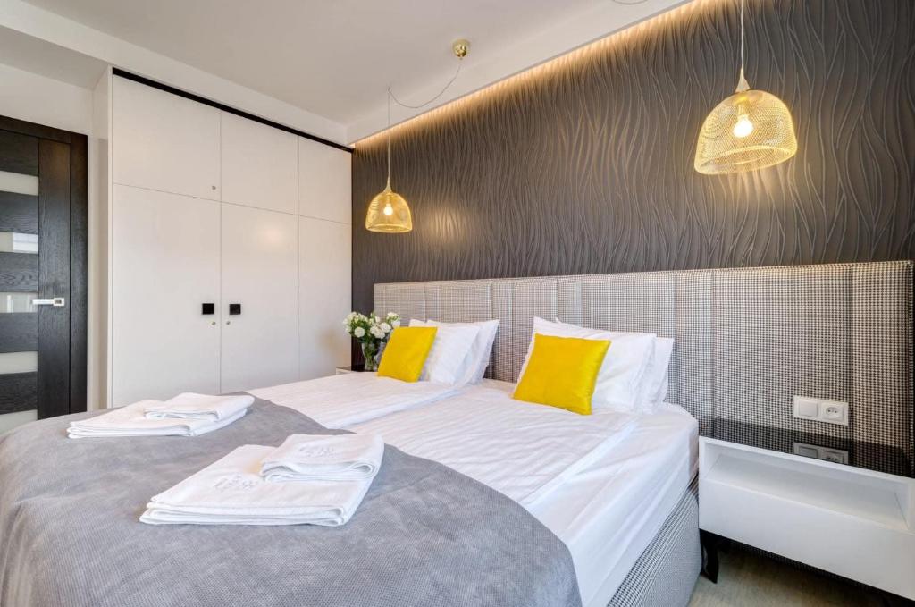 Postel nebo postele na pokoji v ubytování Apartamenty Angielska Grobla Q4Apartments