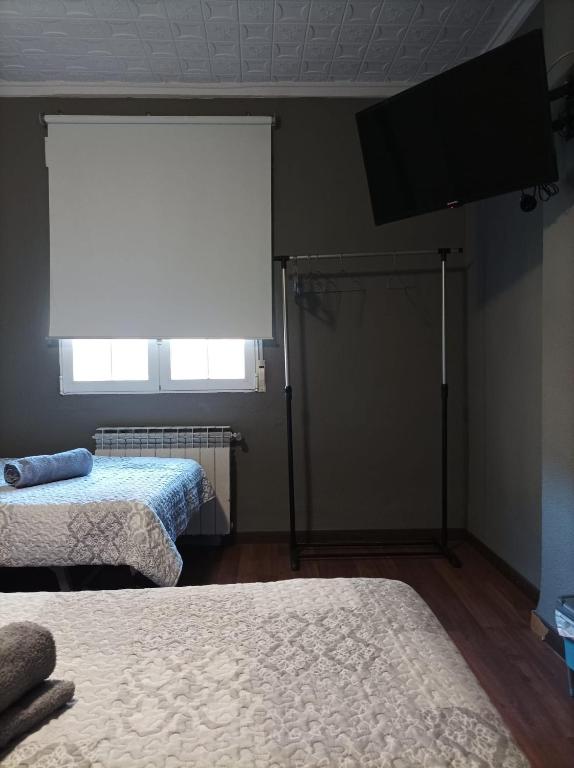 Postel nebo postele na pokoji v ubytování Habitación Villena lavanda