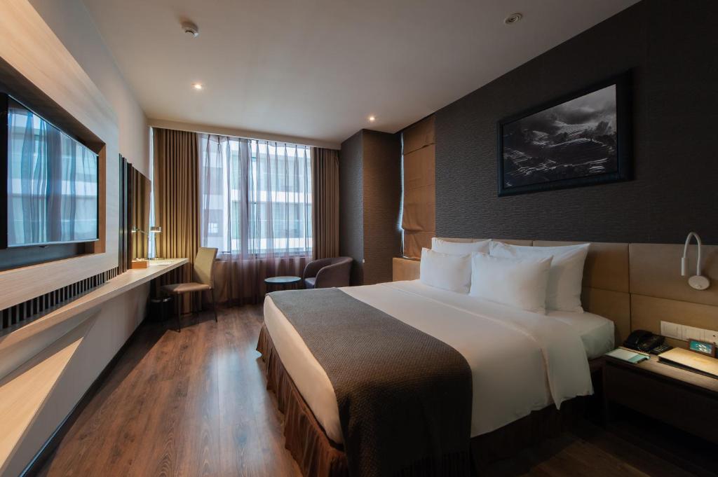 Phòng Deluxe Giường Đôi Nhìn Ra Biển Từ Phía Bên Cạnh