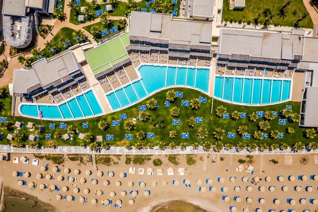 Bazén v ubytování Lyttos Beach nebo v jeho okolí
