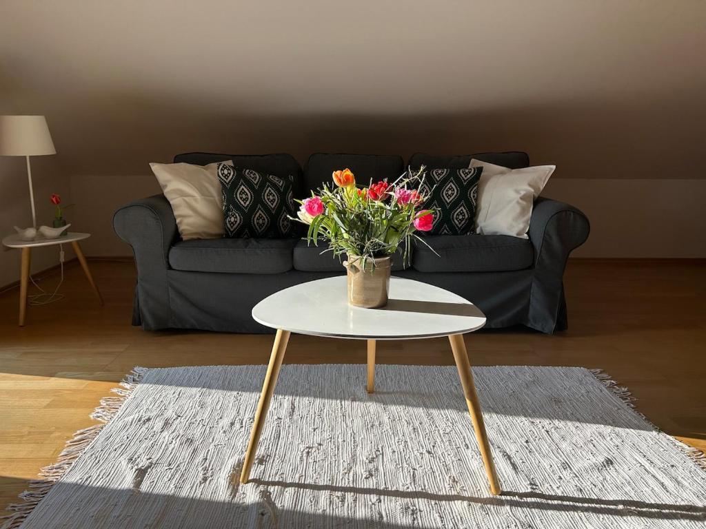 Posezení v ubytování Große Wohnung mit Dachterrasse in Starnberg