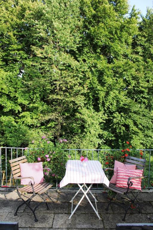 Zahrada ubytování Große Wohnung mit Dachterrasse in Starnberg