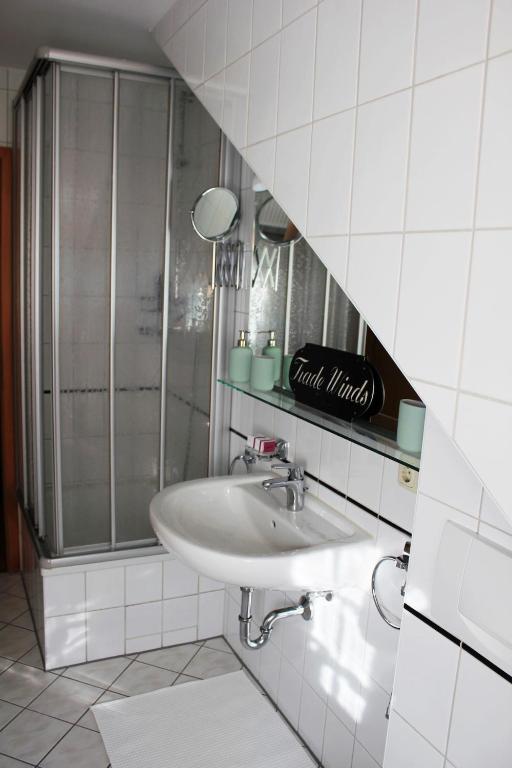 Koupelna v ubytování Große Wohnung mit Dachterrasse in Starnberg