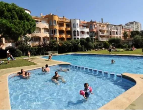 Hồ bơi trong/gần Appartement T3 de 6 places en bord de mer