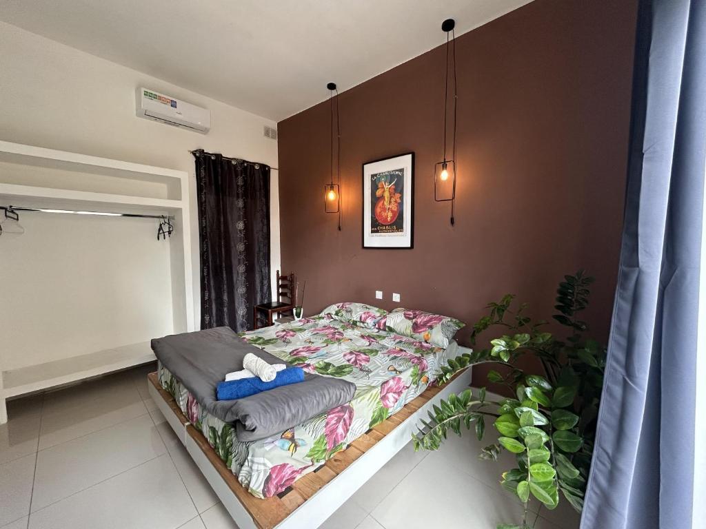 Postel nebo postele na pokoji v ubytování Sliema Central with Balcony Airconditioned and Comfortable Self Check IN