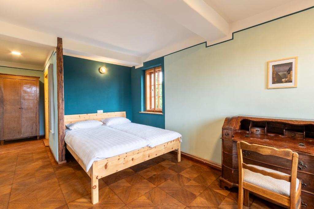 Postel nebo postele na pokoji v ubytování Gasthof Saalborn