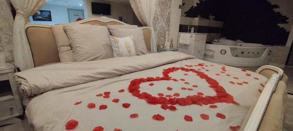 " La suite royale " Loveroom avec jacuzzi – photo 14